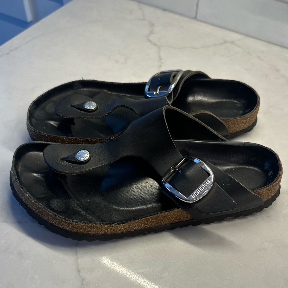 Birkenstock Gizeh Big Buckle Black Leather Sandals Gently Worn